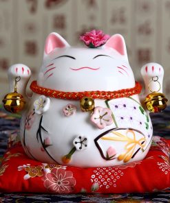 Japanese Waving Cat Statue